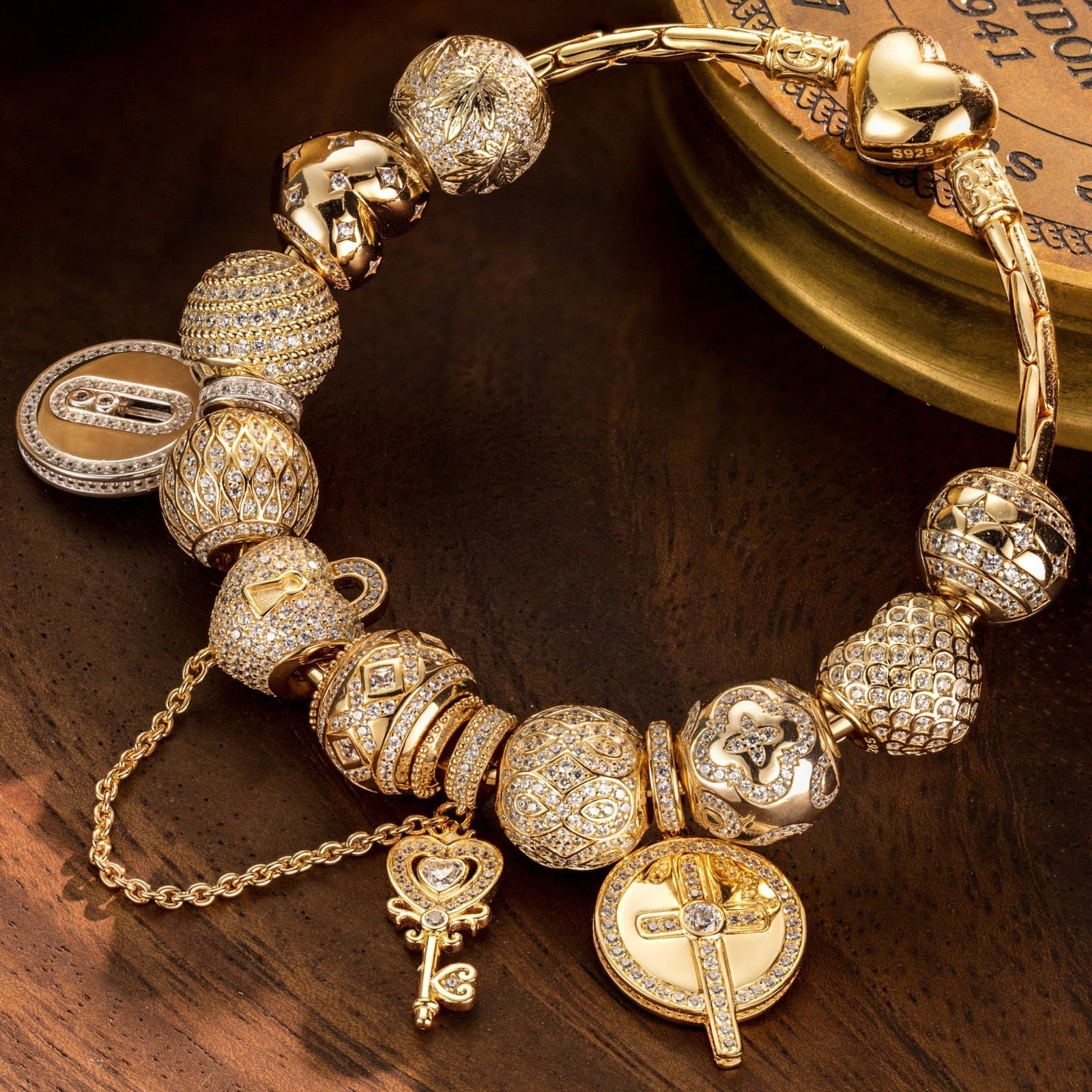 Vibrant Streets Charm Bracelet Set